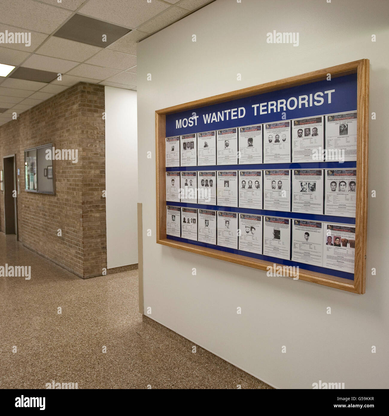 Zeigen Sie Inserat das FBI meistgesuchten Terroristen an einer Wand an der FBI National Academy in Quantico, VA, USA, 12. Mai 20 an Stockfoto