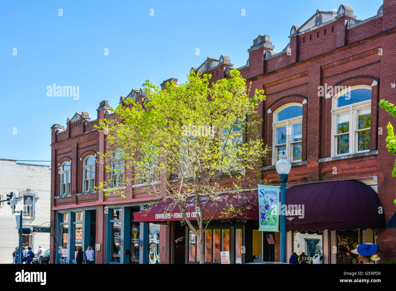 Eine Reihe von alten historischen Backstein Gebäude Linie Main Street Einkaufsviertel in der Innenstadt von Franklin, TN Stockfoto