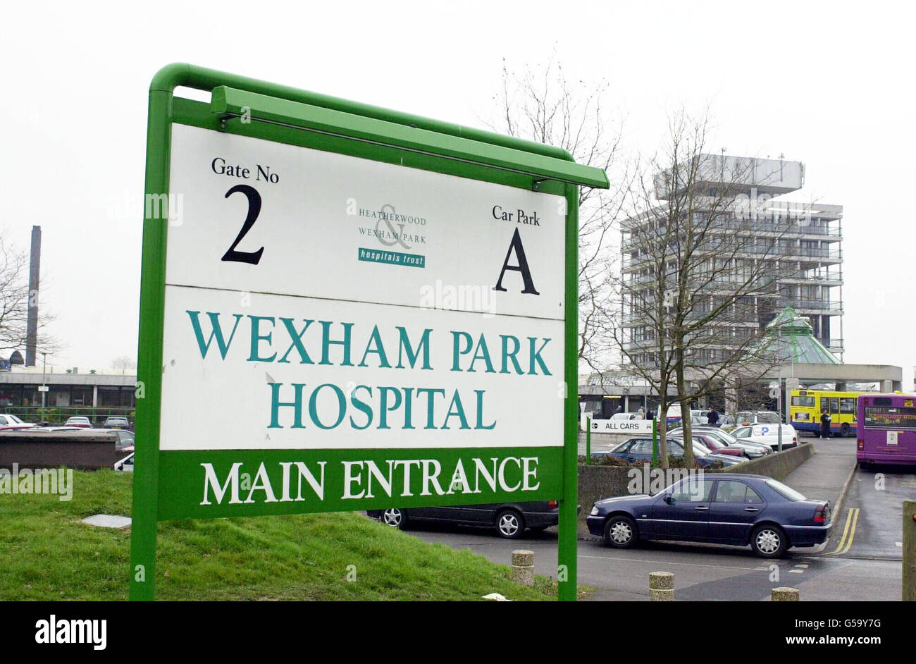 Wexham Park Hospital in Slough, Berkshire. Ein nicht identifizierter Mitarbeiter wurde am 14/03/01 nach vier verdächtigen Todesfällen von Kindern im Krankenhaus verhaftet, teilte die Polizei von Thames Valley mit. * die Polizei wurde gerufen, nachdem Fachärzte für Kinderheilkunde die Alarmgundung über die ungewöhnlich hohe Todesrate auf der Kinderarztstation ausgelöst hatten. Stockfoto