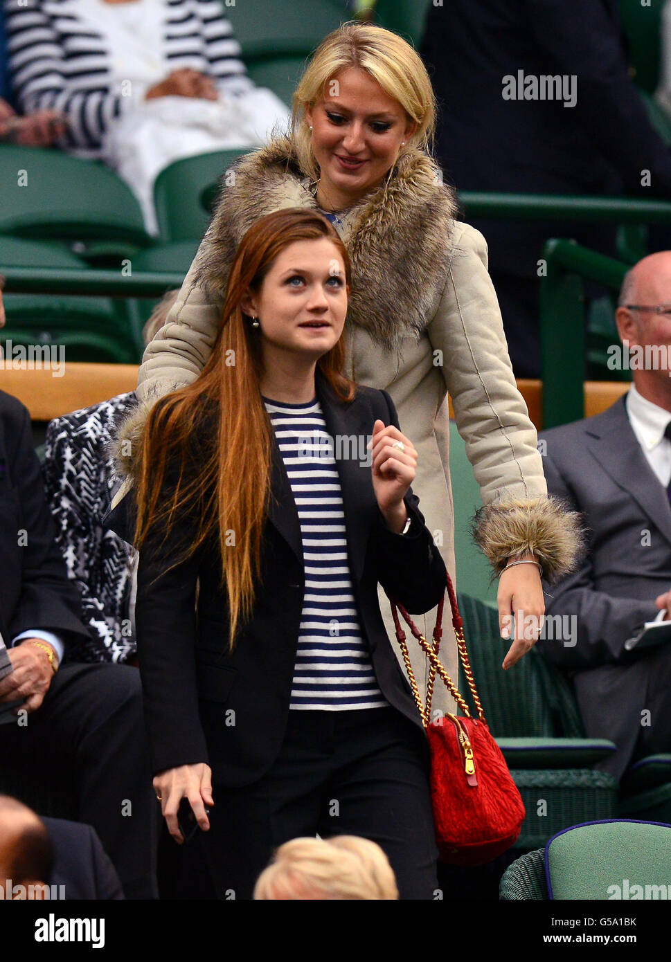 Bonnie Wright in der Royal Box am achten Tag der Wimbledon Championships 2012 im All England Lawn Tennis Club, Wimbledon. Stockfoto