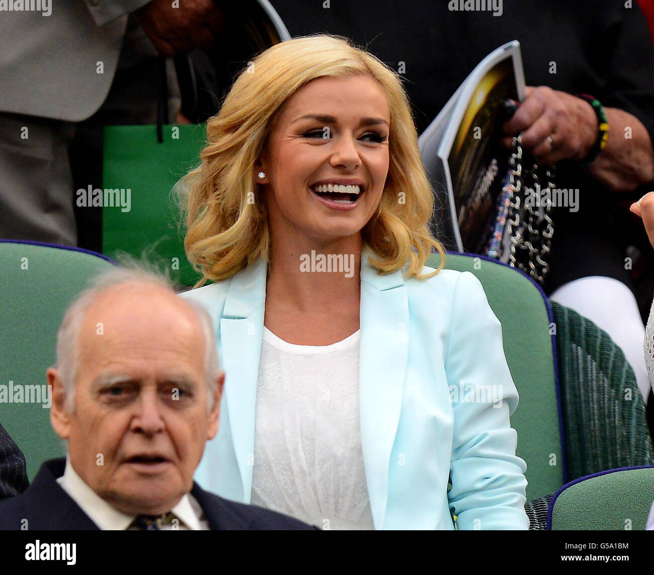 Katherine Jenkins in der Royal Box am achten Tag der Wimbledon Championships 2012 im All England Lawn Tennis Club, Wimbledon. Stockfoto