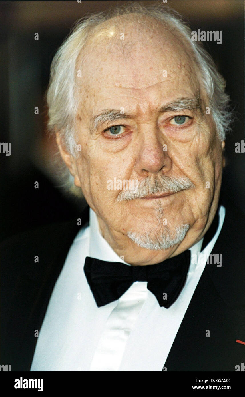Der amerikanische Regisseur Robert Altman bei den Orange British Academy Film Awards im Odeon am Londoner Leicester Square. Die Zeremonie wurde mehrere Wochen aus den Vorjahren vorangebracht, um ihr eine prominenere Position im Filmkalender zu verleihen. Stockfoto