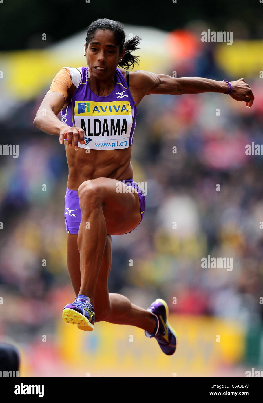 Die britische Yamile Aldama während des Women's Triple Jump am zweiten Tag des 2012 Aviva London Grand Prix im Crystal Palace National Sports Center, London. Stockfoto