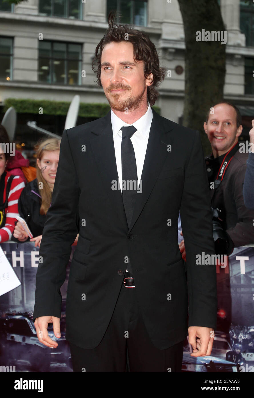 Christian Bale bei der Premiere des neuen Batman-Films steigt The Dark Knight am Odeon Leicester Square in London auf. Stockfoto