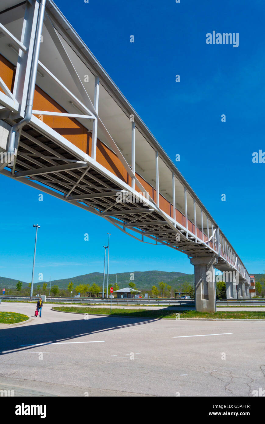 Fußgänger Fußgängerbrücke überqueren E71 Autobahn, Kroatien, Europa Stockfoto
