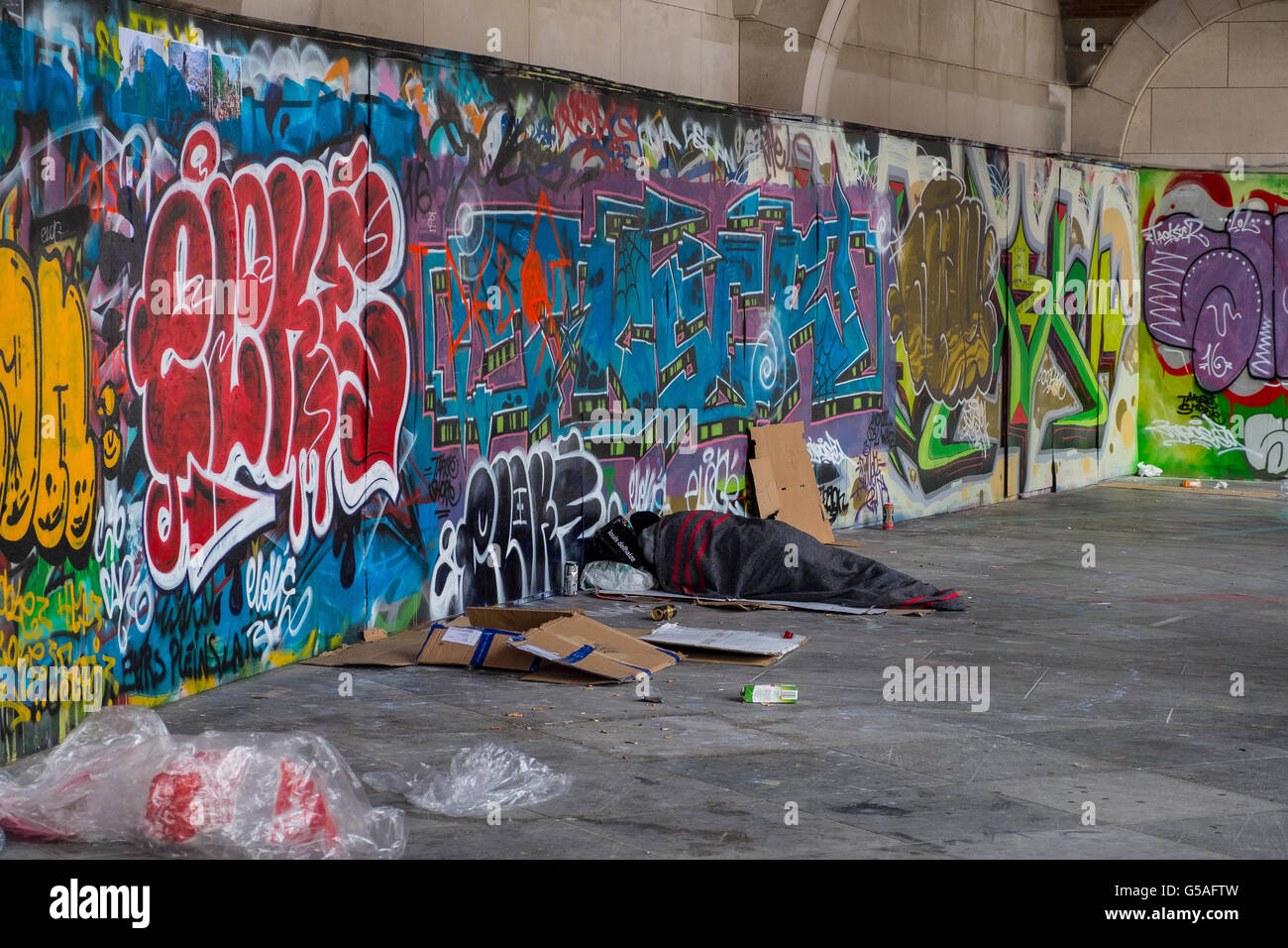 Landstreicher Obdachloser schlafen rau Straße Stockfoto