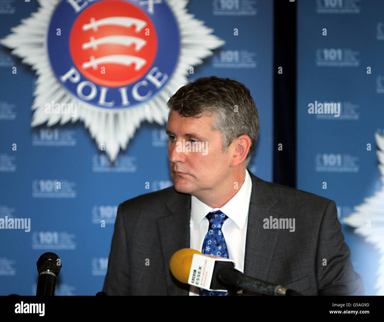 Liam Osborne, Detective Superintendent der Polizei von Essex, spricht mit den Medien im Hauptquartier der Polizei von Essex in Chelmsford, wo er sagte, dass Peter Reeve, der nach dem Tod eines Polizisten zum Mord gesucht wurde, tot auf einem Friedhof aufgefunden wurde. Stockfoto