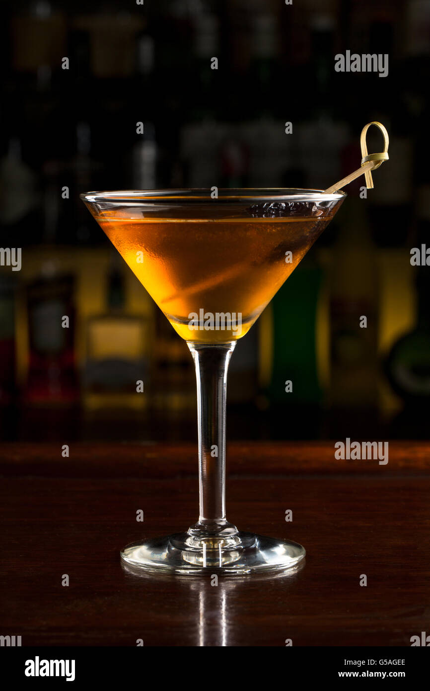 Rob Roy Cocktail im klassischen Martiniglas. Stockfoto