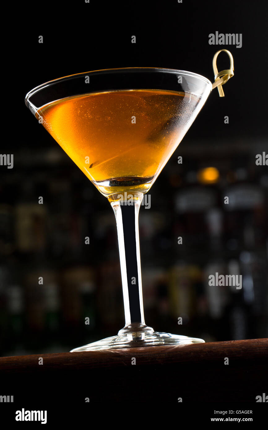 Rob Roy Cocktail im klassischen Martiniglas. Stockfoto