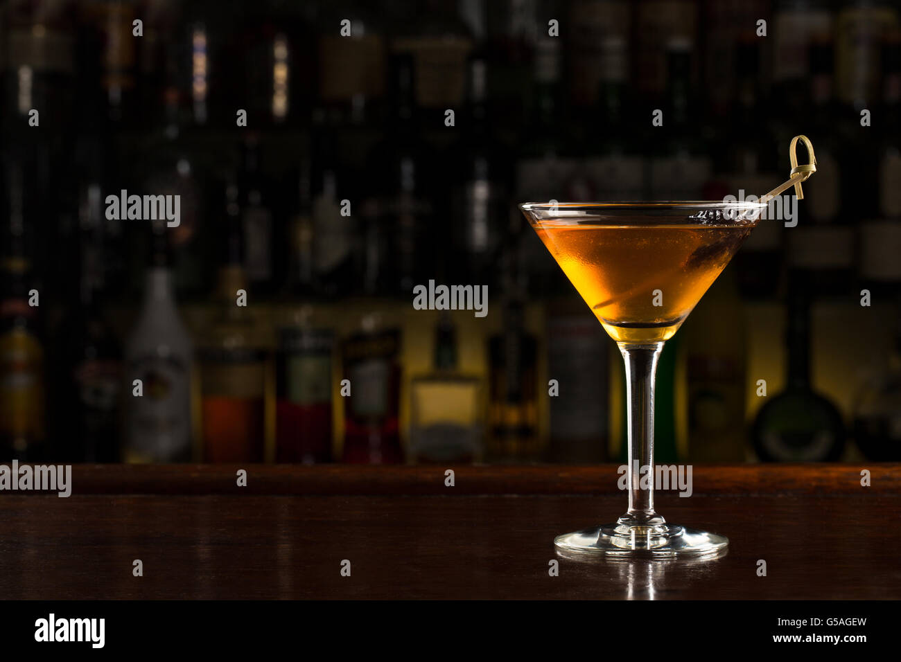 Rob Roy Cocktail im klassischen Martiniglas. Stockfoto