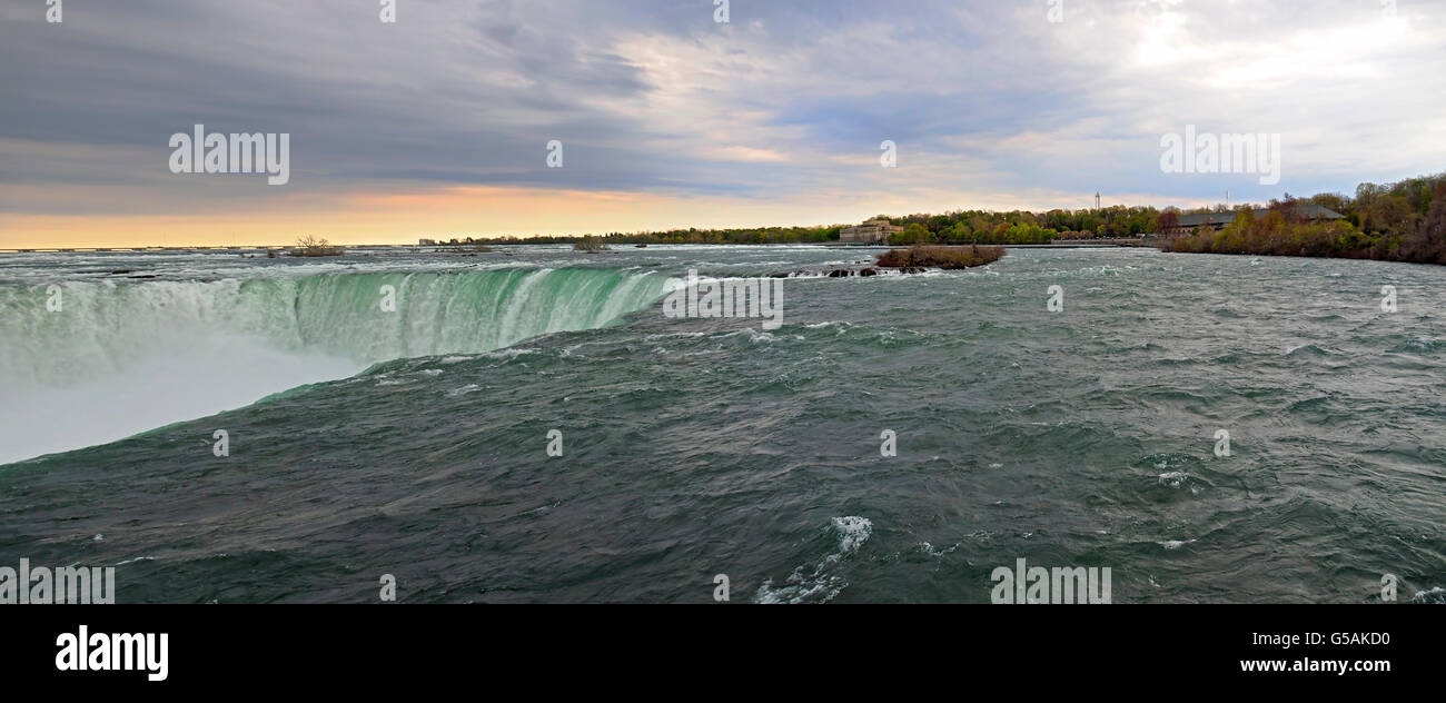 Niagarafälle-Panorama-Nahaufnahme Stockfoto