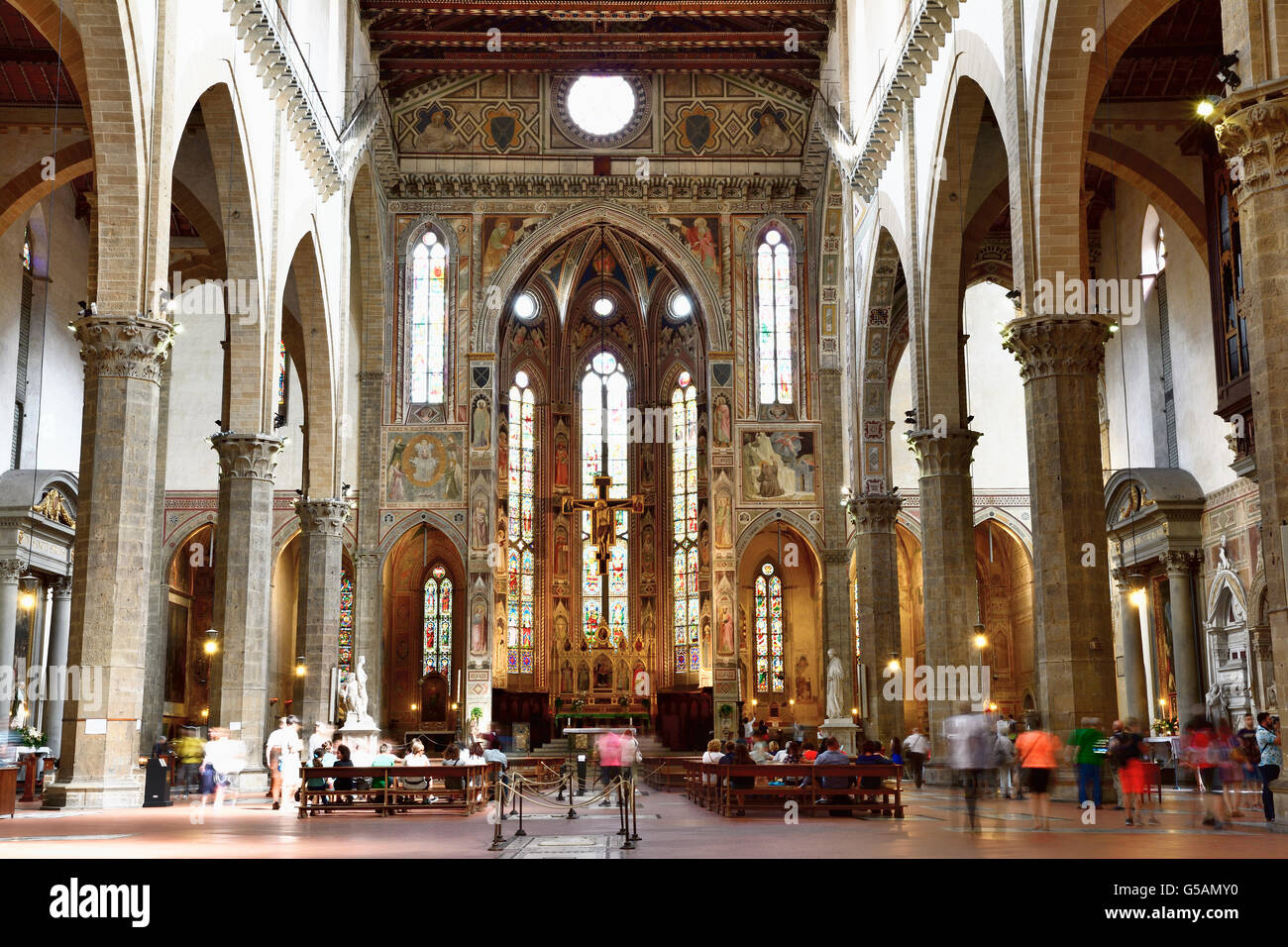 Das Innere der Basilika des Heiligen Kreuzes, die Basilica di Santa Croce  ist die Hauptkirche der Franziskaner in Florenz Stockfotografie - Alamy