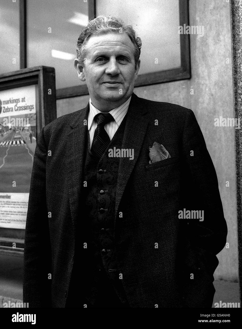 Det-Chef Supt Albert Wickstead auf der City Road Polizeistation, nachdem er seine spezielle Bande-Zerschlagung Truppe in einer großen Scotland Yard Anti-Bande Operation im Südosten und Osten Londons geführt hatte, als 40 Häuser im Morgengrauen besucht und durchsucht wurden. Stockfoto