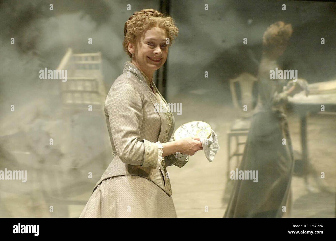 Die Schauspielerin, die Schauspielerin, Frau Annis, spielt die Rolle von Frau Alving in einer Produktion von Ghosts, die im April im Comedy Theatre in London eröffnet wird. Stockfoto