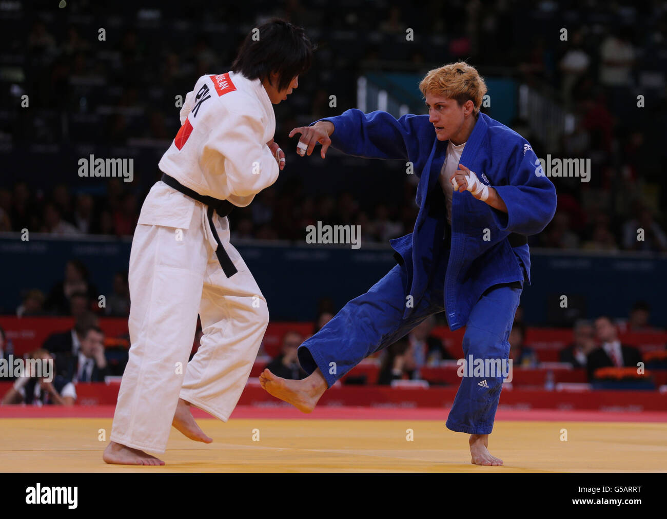 Großbritanniens Judospielerin Sophie Cox während ihrer Niederlage gegen die nordkoreanische AE Kum an. Stockfoto