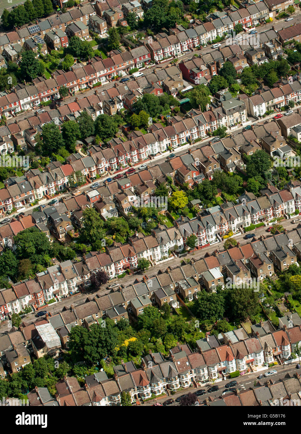 Luftaufnahme von Häusern in Wohnstraßen im Osten Londons. DRÜCKEN SIE VERBANDSFOTO. Bilddatum: Donnerstag, 12. Juli 2012. Der Bildnachweis sollte lauten: Dominic Lipinski/PA Wire Stockfoto