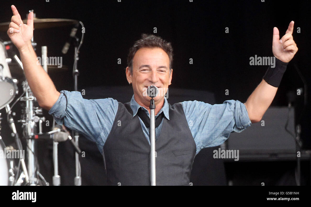 Bruce Springsteen tritt beim Hard Rock Calling Music Festival im Hyde Park, London, auf. Stockfoto