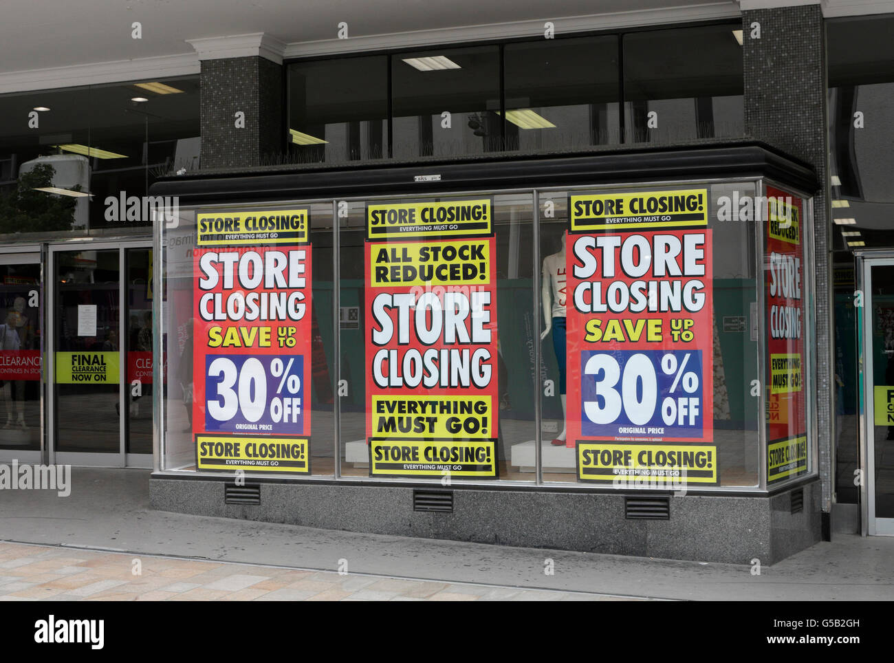 Britische Home Stores schließen 30 % Verkauf, Sheffield City Centre England, Wirtschaftskrise in der Hauptrezession Stockfoto