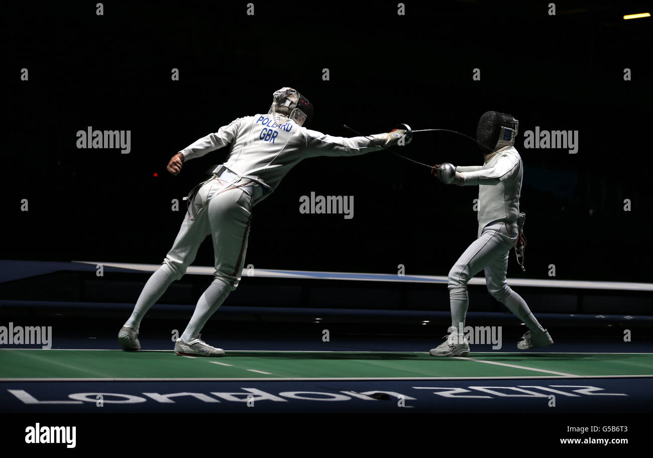 Fechter trainieren im Olympiastadion der Excel Arena vor den Spielen in London 2012 während der Fechtausbildung im Excel, London. Stockfoto