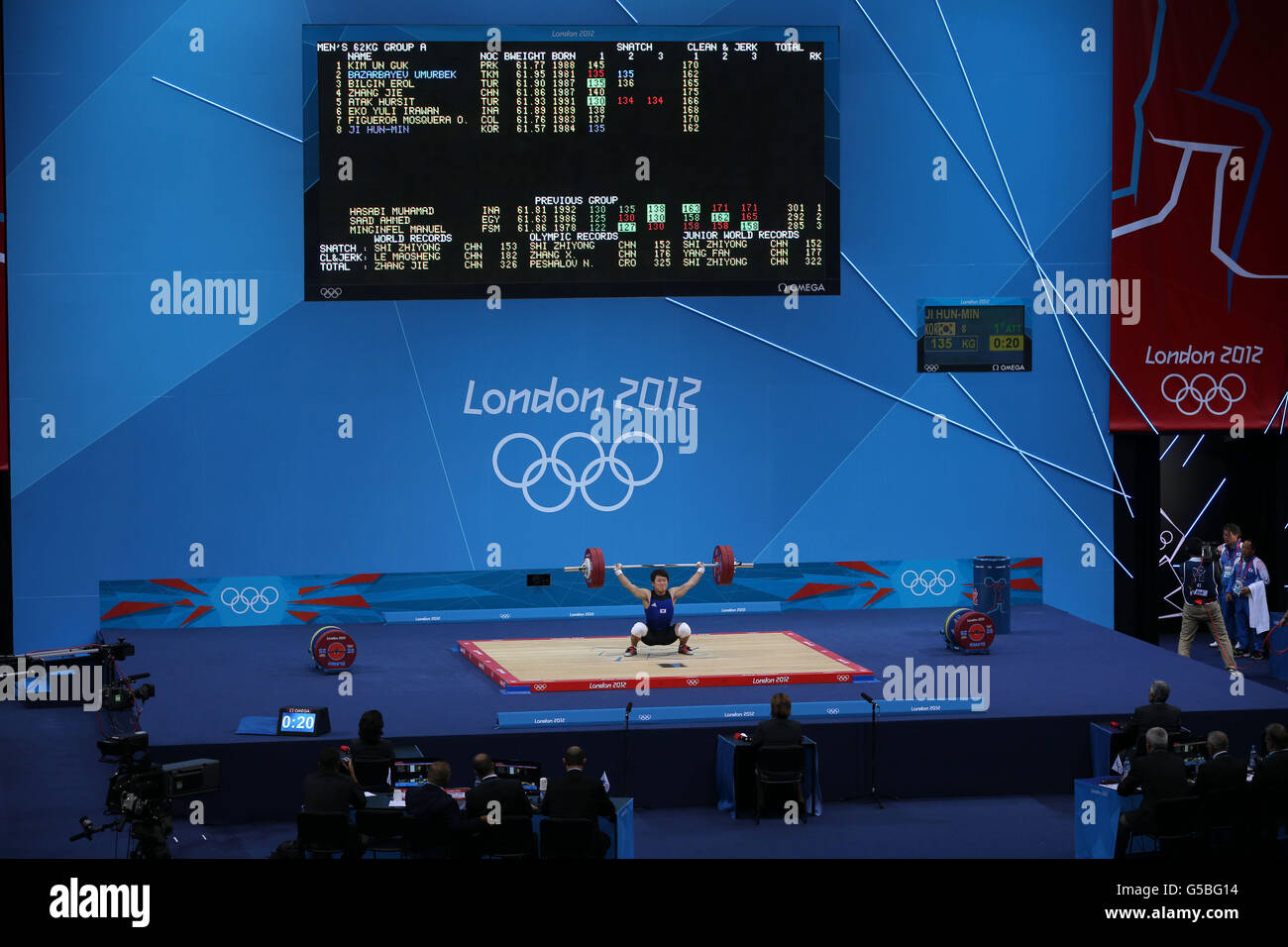 Eine allgemeine Ansicht des 62kg Gewichtheben der Männer im Excel-Zentrum, während des dritten Tages der Olympischen Spiele 2012 in London. Stockfoto