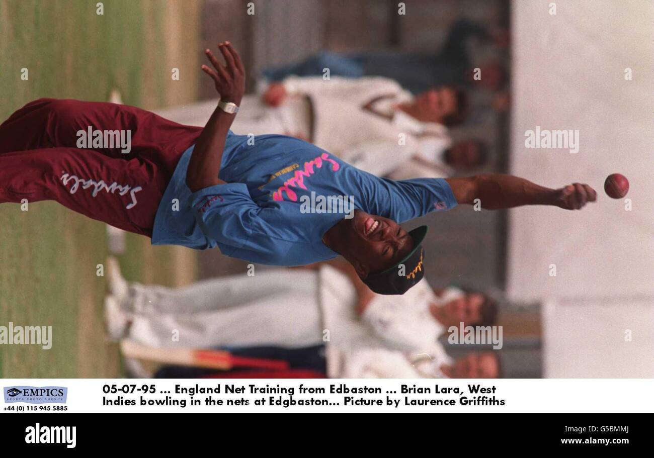05-07-95 ... England Net Training von Edbaston ... Brian Lara, West Indies Bowling in den Netzen bei Edgbaston. Bild von Laurence Griffiths Stockfoto