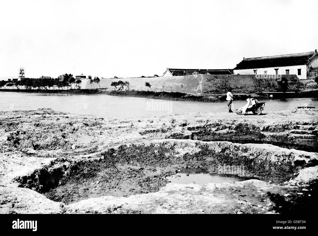 Die Woosung Forts, die von japanischen Landepartys nach einem Engagement zwischen den Forts Gewehren und japanischen Schlachtschiffen gefangen genommen wurden. Stockfoto