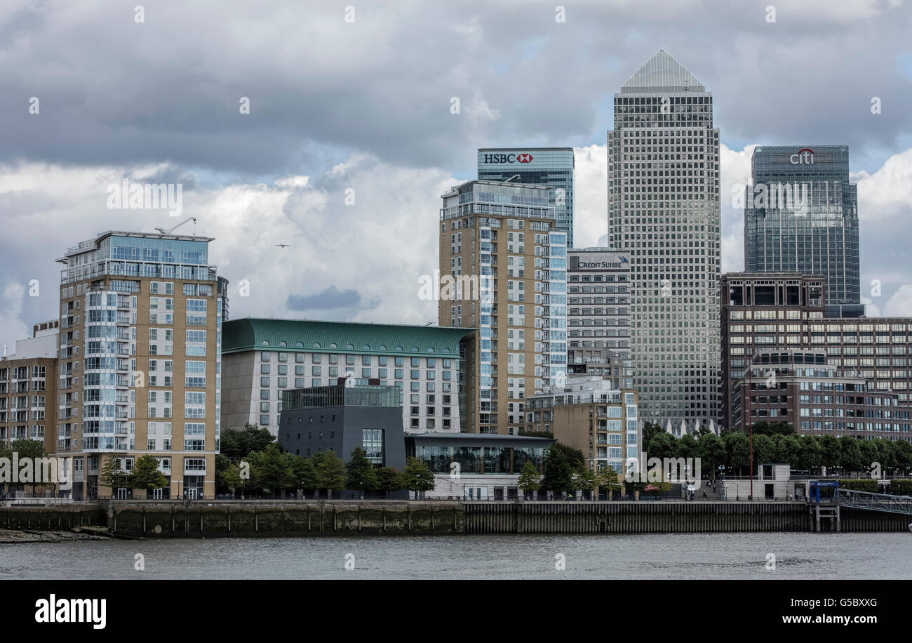 London Docklands Gebäude in Canary Wharf, südlich der Themse entnommen Stockfoto