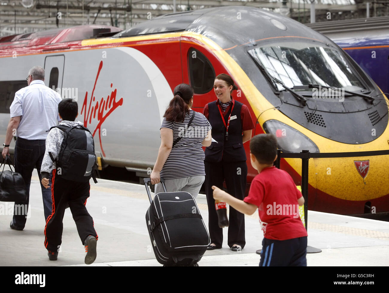 Ein Virgin Zug am Central Station in Glasgow, Schottland, als Virgin Rail seine West Coast Hauptlinie Franchise verloren, mit Transport-Unternehmen FirstGroup übernimmt ab Dezember, gab die Regierung heute bekannt. Stockfoto