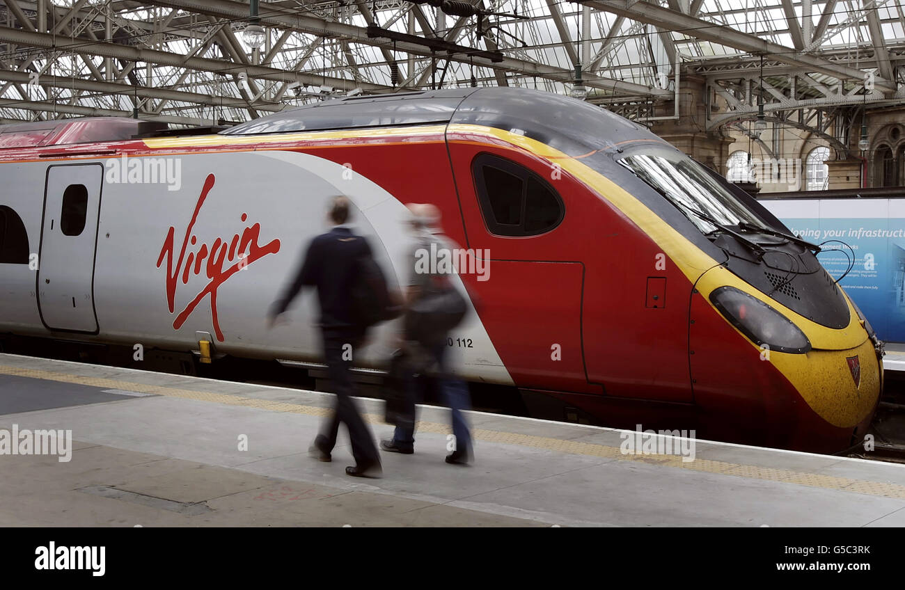 Ein Virgin Zug am Central Station in Glasgow, Schottland, als Virgin Rail seine West Coast Hauptlinie Franchise verloren, mit Transport-Unternehmen FirstGroup übernimmt ab Dezember, gab die Regierung heute bekannt. Stockfoto