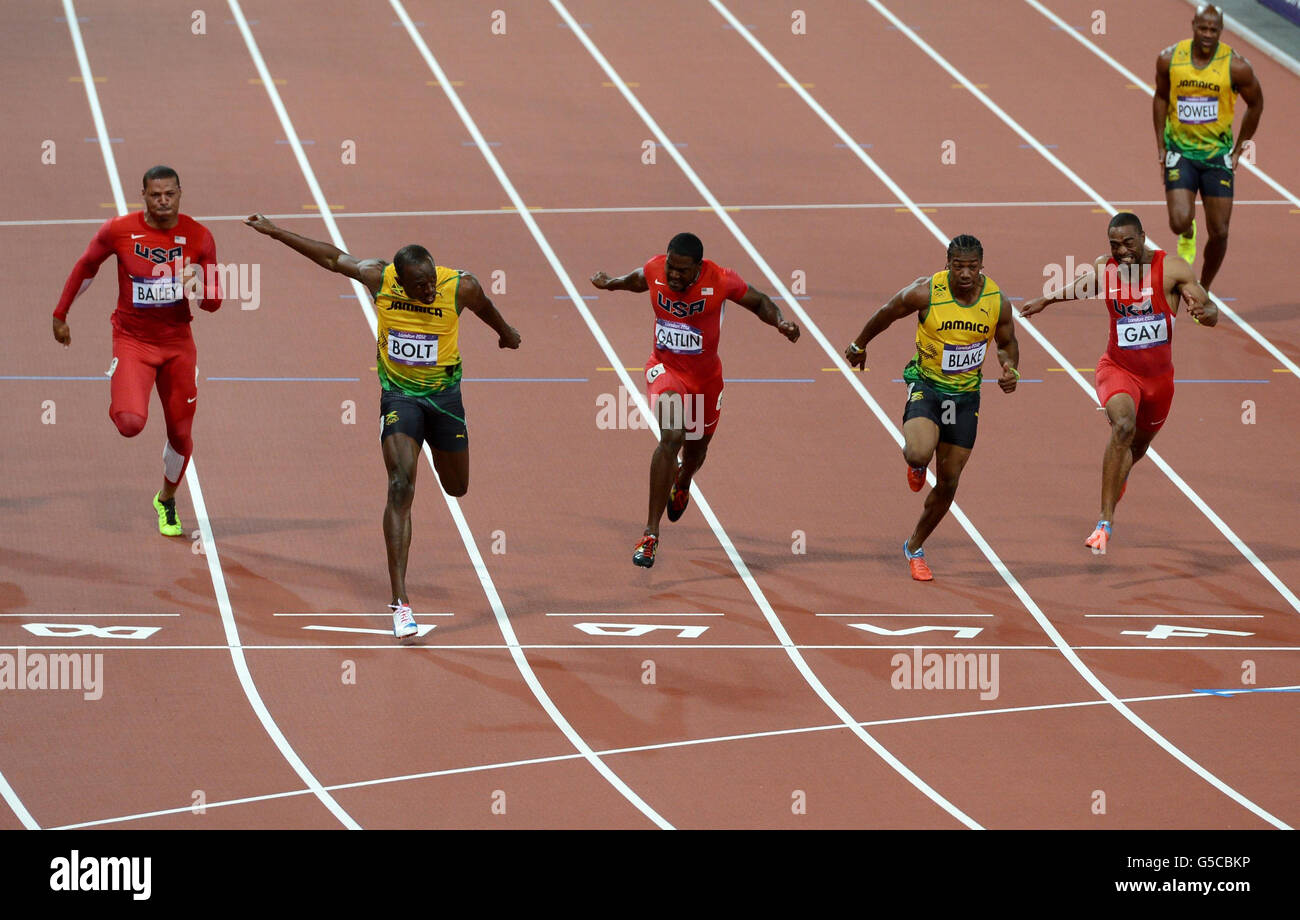 Jamaikas Usain Bolt gewinnt das 100-m-Finale der Männer am 9. Tag der Olympischen Spiele im Olympiastadion in London. Stockfoto