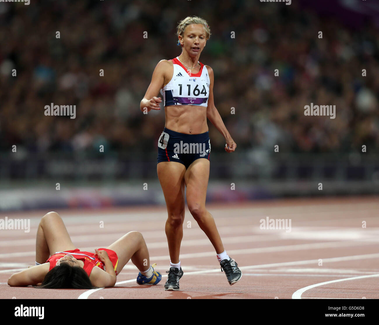 Die britische Sophia Warner nach dem 4. Platz im Women's 200m & Ntilde; T35 Finale im Olympiastadion in London. Stockfoto