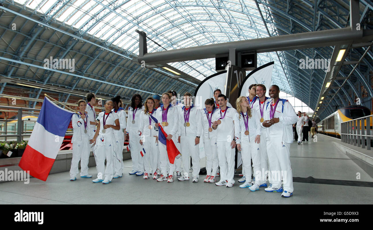 Das französische Olympia-Team verlässt die Olympischen Spiele 2012 in London auf dem Eurostar vom Bahnhof St. Pancras in London. Stockfoto
