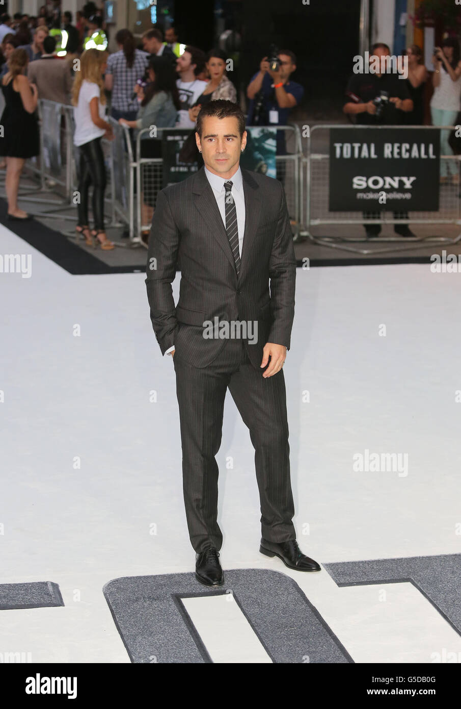 Colin Farrell kommt zur britischen Premiere von Total Recall im Vue West End in London. DRÜCKEN Sie VERBANDSFOTO. Bilddatum: Donnerstag, 16. August 2012. Bildnachweis sollte lauten: Rick Findler/PA Wire Stockfoto