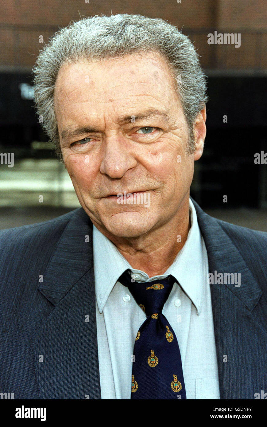 Der Schauspieler Norman Coburn, der Donald Fisher im Australian SOAP Home and Away in London spielt, wo die Darsteller Episoden der Serie drehen, die im Juli 2001 zurückkehren soll. * die australischen Seifenstars tauschten in Home for Away, als sie sich auf eine willkommene Rückkehr zu britischen Fernsehbildschirmen vorbereiteten. Die Exklusivrechte an der Serie, die 11 Jahre lang auf ITV lief, wurden 5 von Channel 2000 erworben. Stockfoto