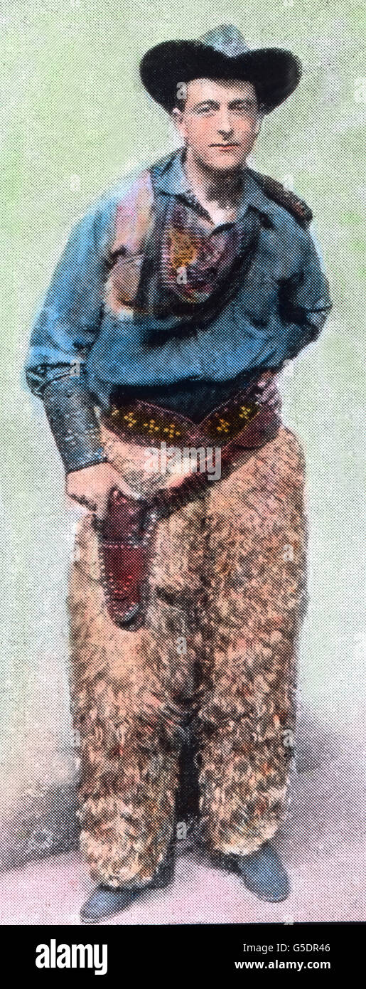 Ein Cowboy in Voller Montur. Amerika, Nord, Nord, USA, Vereinigte Staaten von Amerika, Reisen, 1910er Jahre, 1920er-Jahre des 20. Jahrhunderts, archivieren, Carl Simon, Geschichte, historisch, Cowboy, Mann, Porträt, Herder, Hirte, Hand-farbigen Glas-Folie Stockfoto