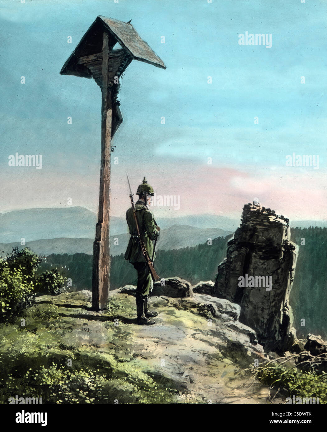 Deutscher Soldat Auf Wache Beim Gipfelkreuz. Deutscher Soldat auf Sentinel. Deutschland, Krieg, Weltkrieg, WWI, 1, Geschichte, historisch, 1910er Jahre, 20. Jahrhundert, archivieren, Carl Simon, Farbglas von hand schieben, Deutsch, Mann, Soldat, allein, Peak, Mountain, beobachten Stockfoto
