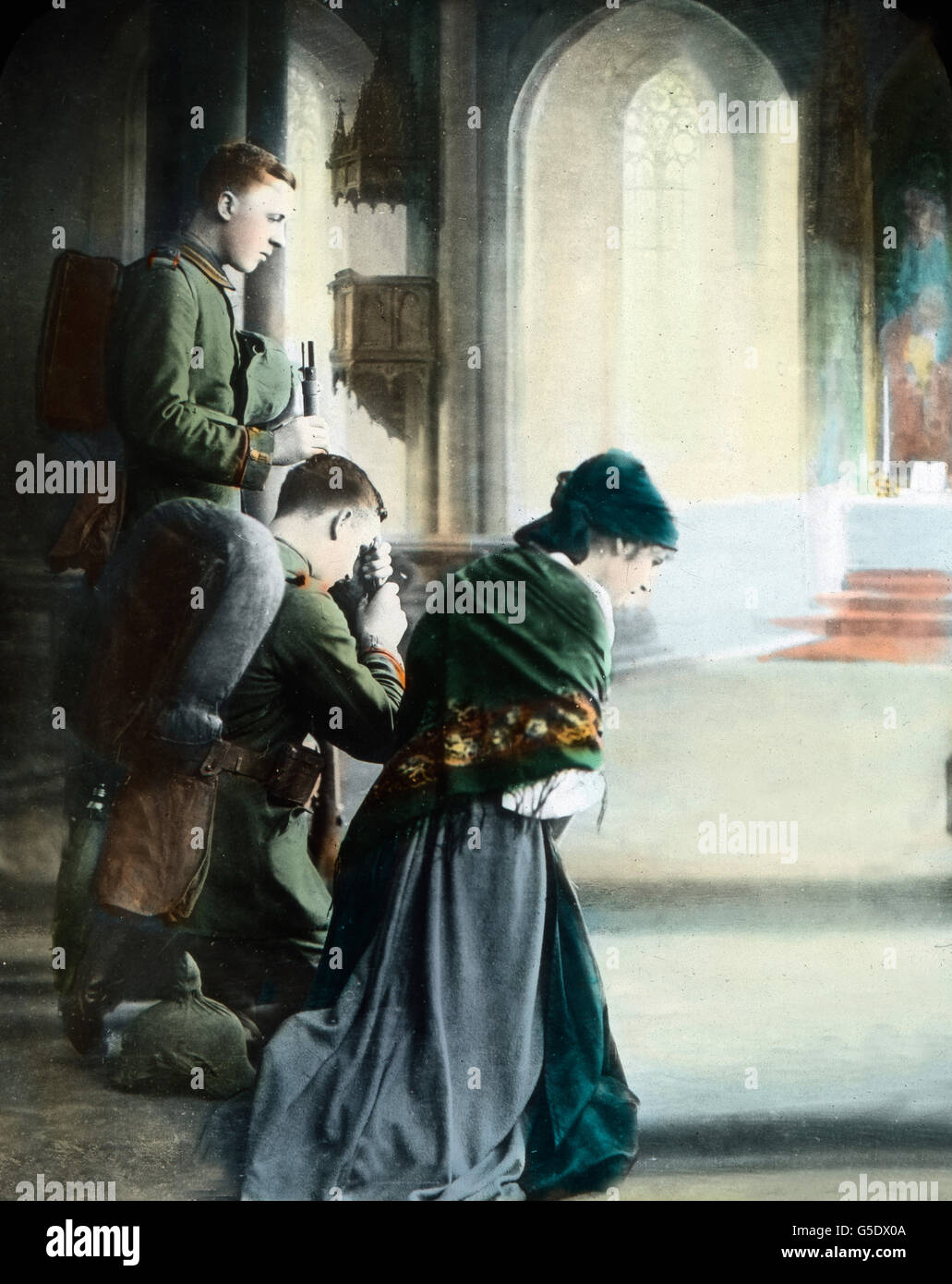 Nicht Mein Wille Geschehe..., deutsche Soldaten und einer Frau in einer Kirche zu beten. Deutschland, Krieg, Weltkrieg, WWI, 1, Geschichte, historisch, 1910er Jahre, 20. Jahrhundert, archivieren, Carl Simon, Farbglas von hand schieben, Deutsch, Männer, Soldaten, Frau, Gebet, beten, Kirche, Trauer Stockfoto
