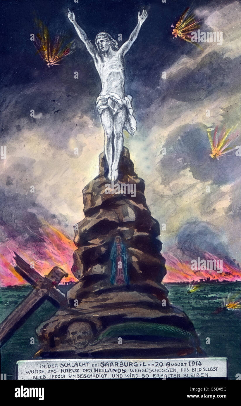 Kreuz Bei Saarburg. Kreuz in der Nähe der Stadt Saarburg. Deutschland, Krieg, Weltkrieg, WWI, 1, Geschichte, historisch, 1910er Jahre, 20. Jahrhundert, archivieren, Carl Simon, Farbglas von hand schieben, Deutsch, Kreuz, Statue, Jesus, Religion, glaube, glauben Stockfoto