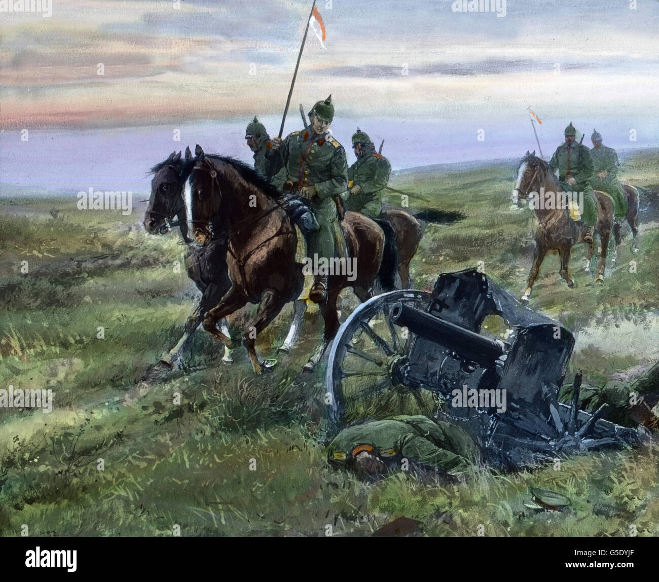 Vorbei am Ritten Sie... Deutsche Soldaten fahren neben einem getöteten Kameraden. Deutschland, Krieg, Weltkrieg, WWI, 1, Geschichte, historisch, 1910er Jahre, 20. Jahrhundert, archivieren, Carl Simon, Farbglas von hand schieben, Deutsch, Artillerie, Kavallerie, Pferde, Soldaten, Tote, Leichnam, Kanone Stockfoto
