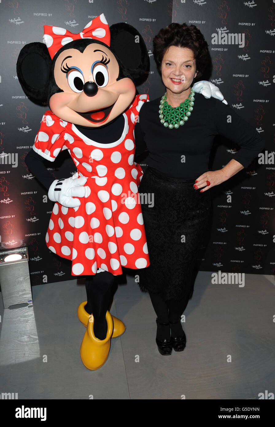Lulu Guinness und Minnie Mouse bei der Vorstellung der Kollektion Inspired by Minnie Mouse, bei der Designer im Rahmen der London Fashion Week Spring/Summer 2013 im Somerset House, London, eine Reihe von 'Minnie Must Haves' für Disney entworfen haben. Stockfoto