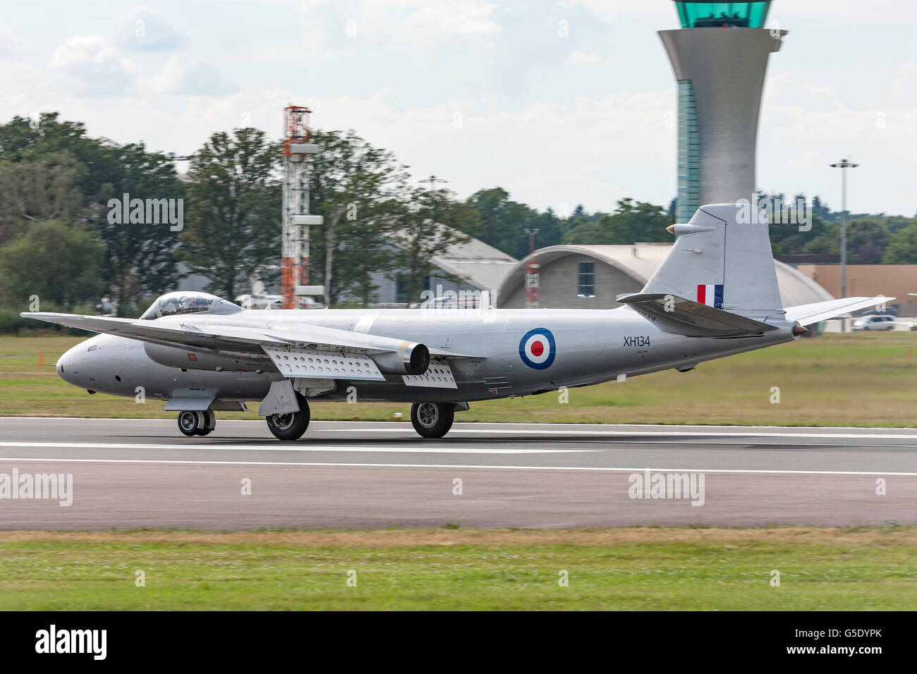 English Electric Canberra PR.9 G-OMHD betrieben durch die Luft-Geschwader-Anzeige auf der Farnborough International Airshow Stockfoto