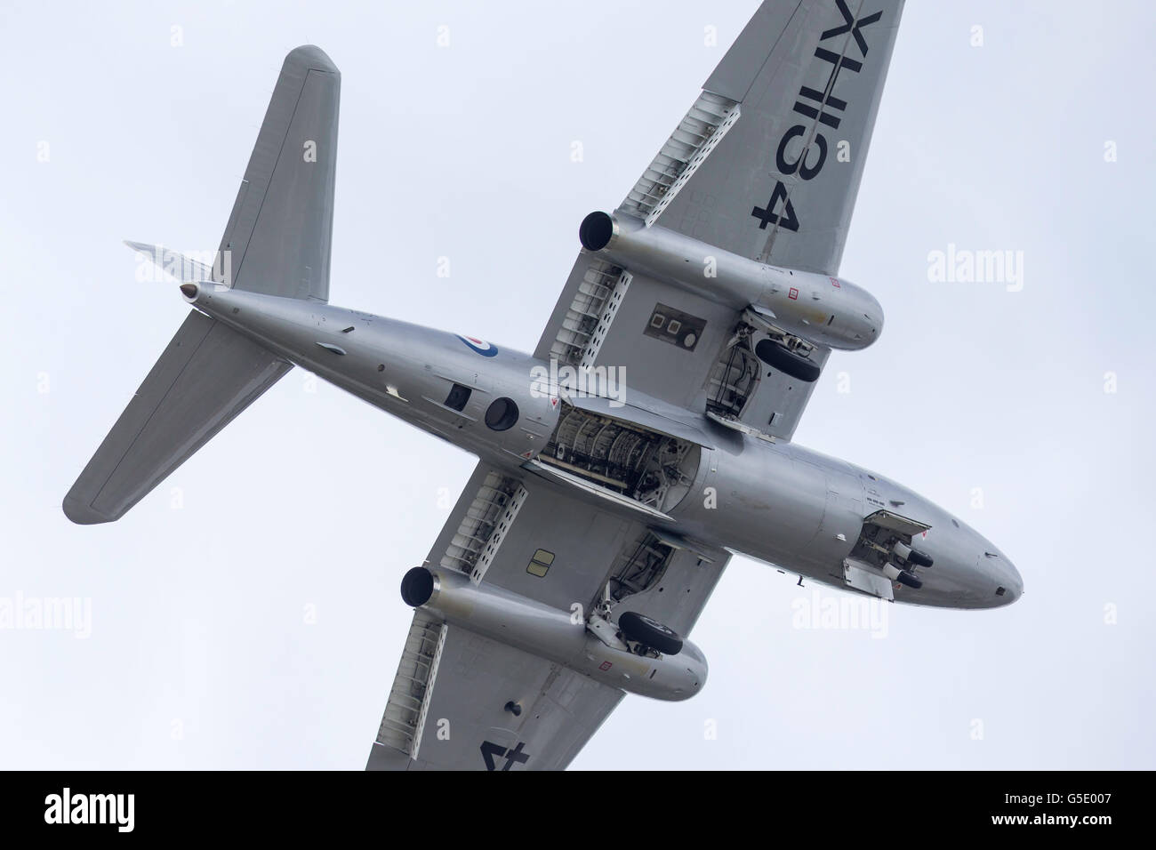 English Electric Canberra PR.9 G-OMHD betrieben durch die Luft-Geschwader-Anzeige auf der Farnborough International Airshow Stockfoto