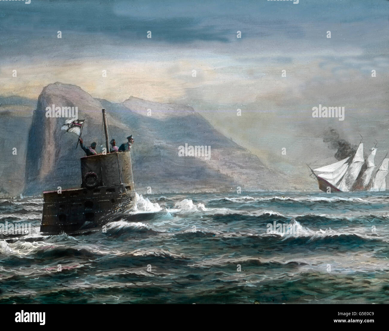 Deutsches U-Boot Vor Gibraltar. Deutsche u-Boot in der Nähe von Gibraltar. Deutschland, Krieg, Weltkrieg, WWI, 1, Geschichte, historisch, 1910er Jahre, 20. Jahrhundert, archivieren, Carl Simon, Farbglas von hand schieben, Deutsch, Schiff, u-Boot, Segler, Flagge, Ozean, Meer Tor, Rock, Untergang, Segelschiff Stockfoto