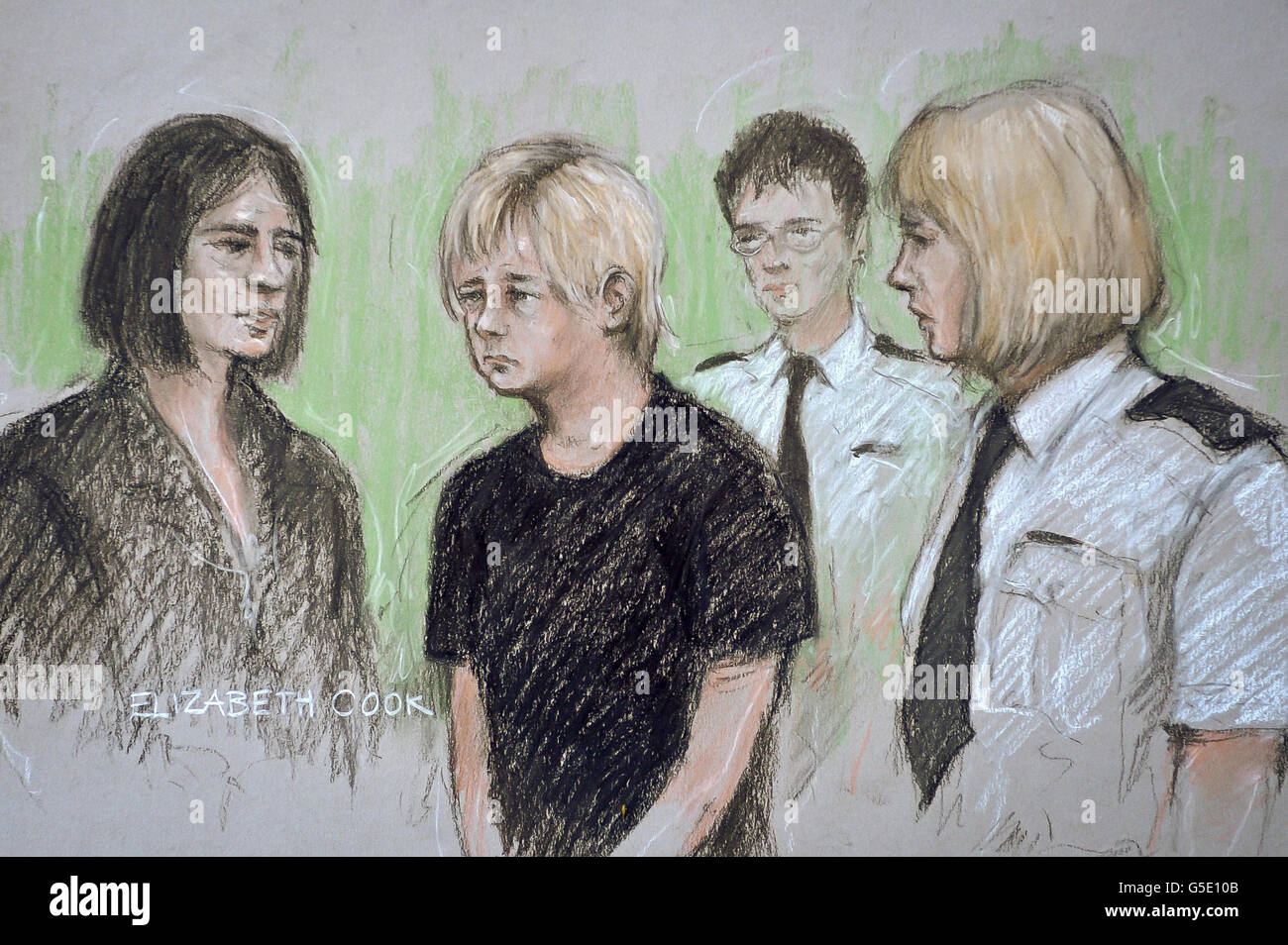 ALLE TV-AUSGANG. ALLE TV-BEZOGENEN INTERNET-SEITEN HERAUS. Anna Julia Lagwinowicz (zweite links) wird von einer Dolmetscherin (links) und Beamten flankiert, während sie im Dock des Richtergerichts von Bristol in Bristol sitzt, wo sie offenbar wegen Verschwörung zur Tötung der Universitätsabsolventin Catherine Wells-Burr angeklagt war Stockfoto