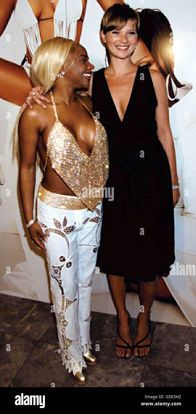 Die amerikanische Rap-Sängerin Lil' Kim (links) und Model Kate Moss bei einem privaten Abendessen im Great Eastern Hotel, London, das zur Feier und Sensibilisierung für den M.A.C AIDS Fund veranstaltet wird. Stockfoto