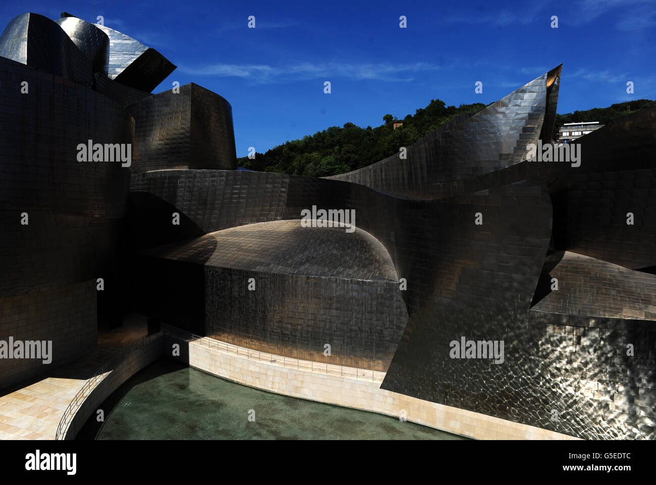 Reisestab - Bilbao - Spanien. Vor dem Guggenheim Museum, Bilbao Stockfoto