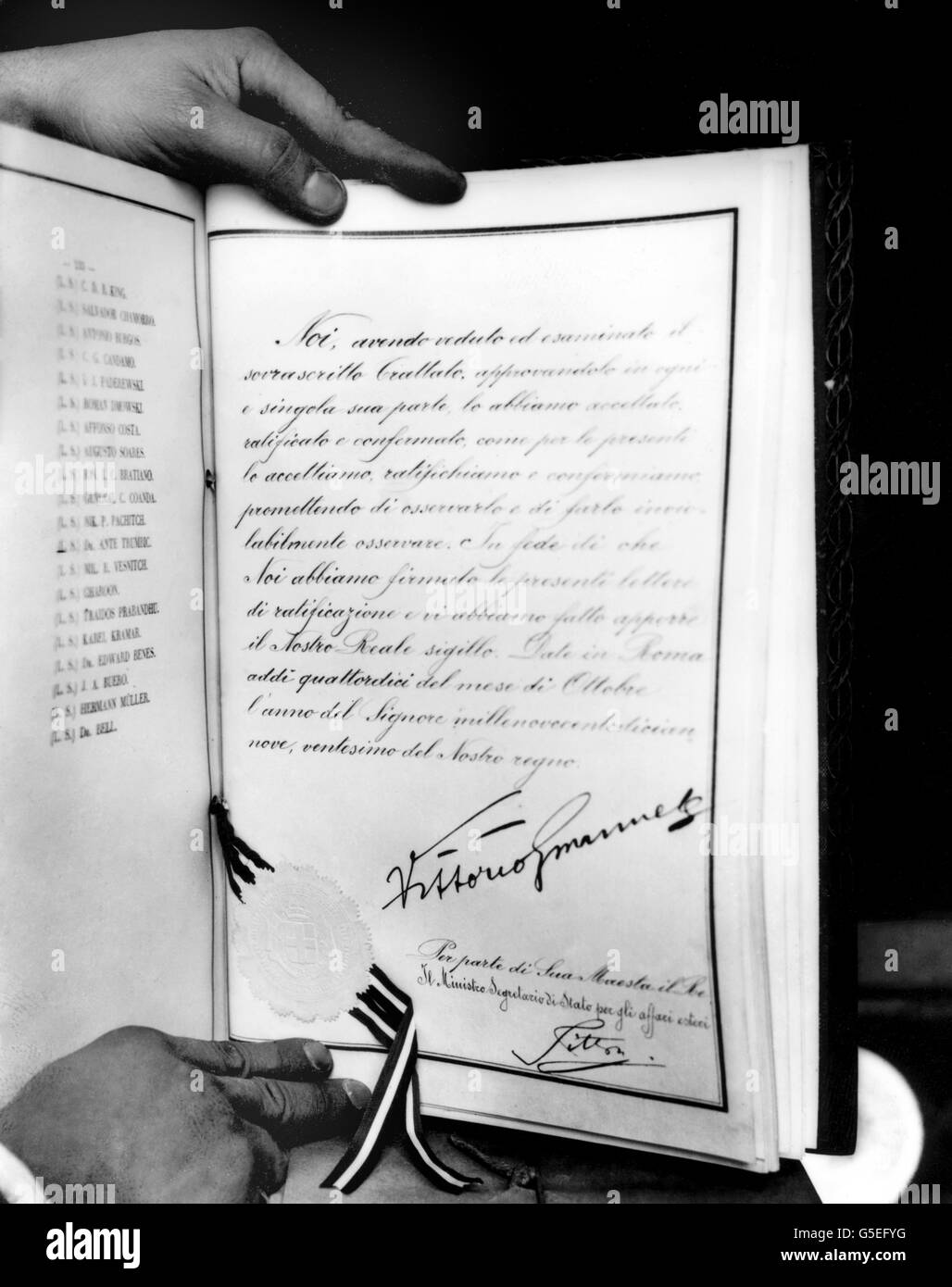 Erster Weltkrieg - Friedensvertrag - königliche Unterschrift Stockfoto