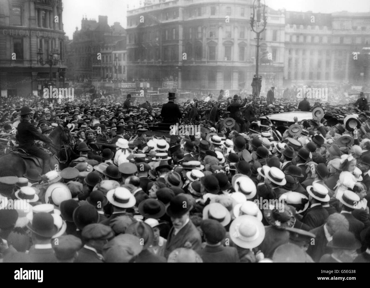 Erster Weltkrieg - British Army - Victoria Cross Held Sergeant O'Leary - London Parade. London begrüßt Sergeant O'Leary VC im Jahr 1915. Stockfoto
