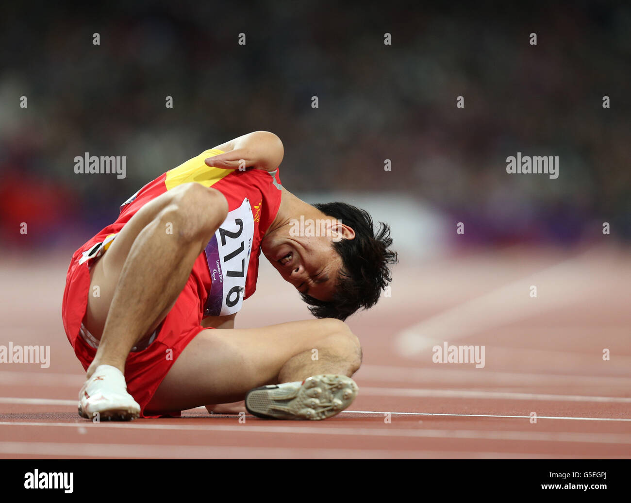 Chinas Xu Zhao nach der Herren-Hitze von 200 m - T46 im Olympiastadion in London. Stockfoto