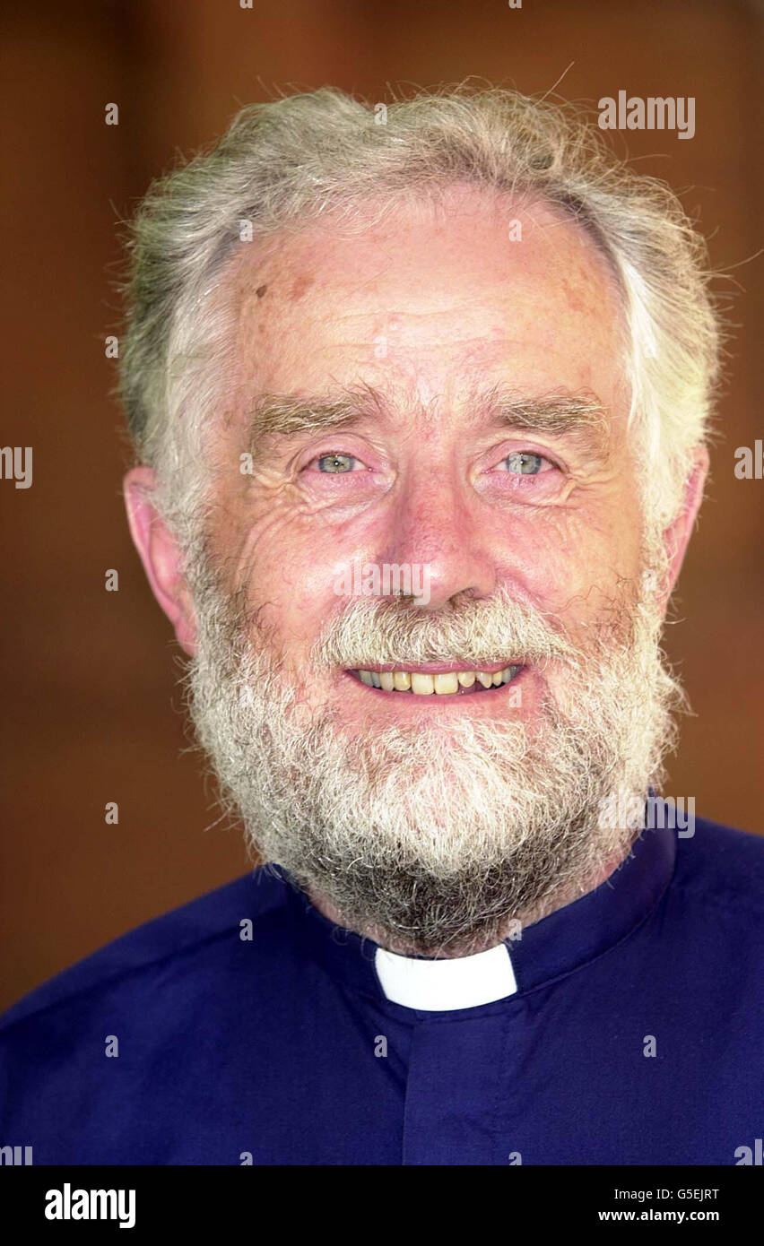 Der römisch-katholische Priester, Pater Terence Fitzpatrick, erschien am High Court in Birmingham. Pater Fitzpatrick wird wegen Schäden aufgrund einer Beziehung von Frau Pamela Brown aus Coventry angeklagt. *...Es wird verstanden, dass sich Frau Brown, 45, nach jahrelanger Misshandlung an Pater Fitzpatrick wandte, um geistliche Hilfe zu bitten. Zu dieser Zeit war Pater Fitzpatrick Pfarrer in der katholischen Kirche St. Osburg in Coventry und versuchte, Frau Brown bei der Überwindung ihrer Probleme zu helfen. Stockfoto